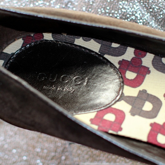 Vintage Gucci Ox Blood/Brown Suede Badge Pump - Picture 7 of 8